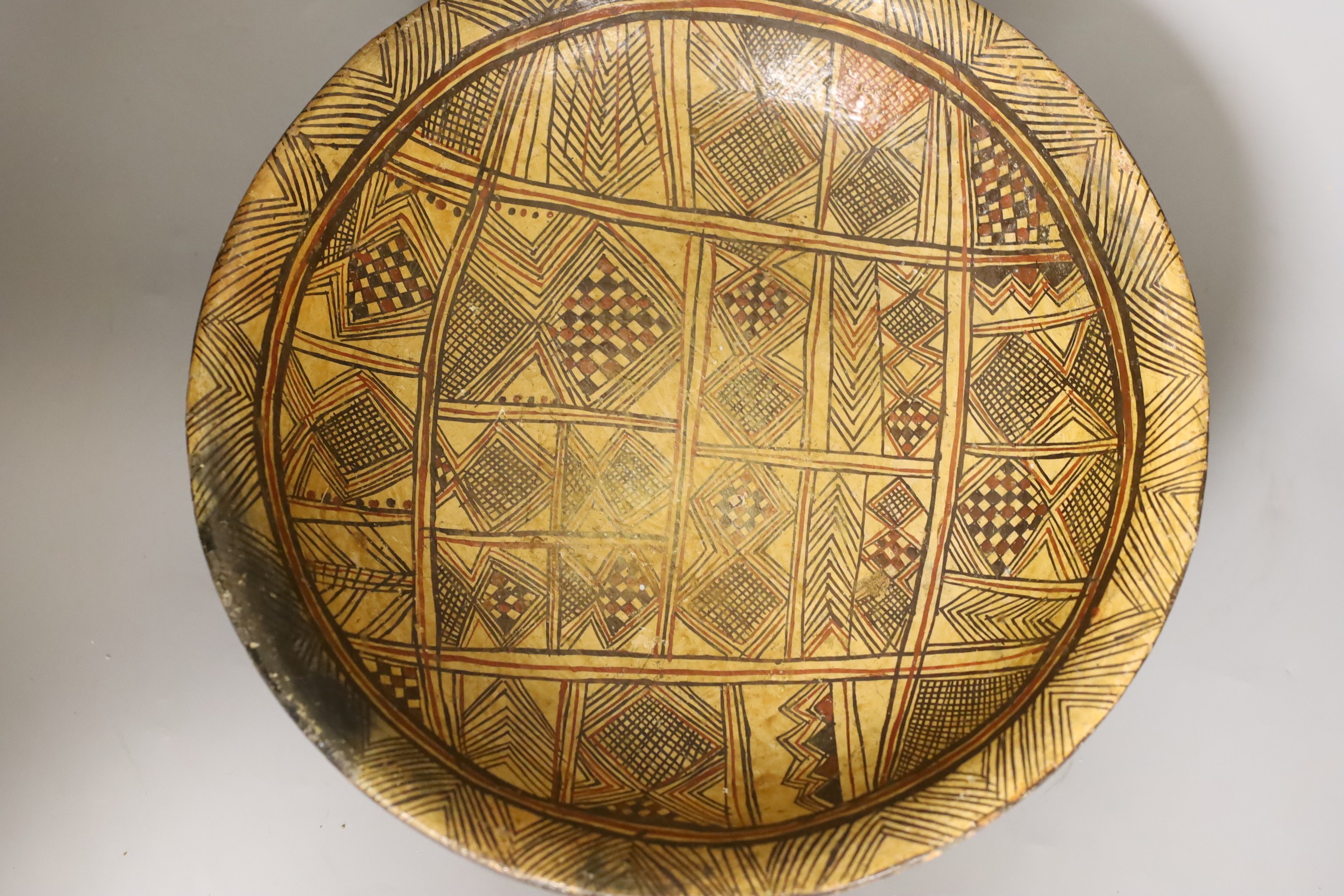 Three Berber pottery vessels, Algeria/Morocco, largest 32.5cm
